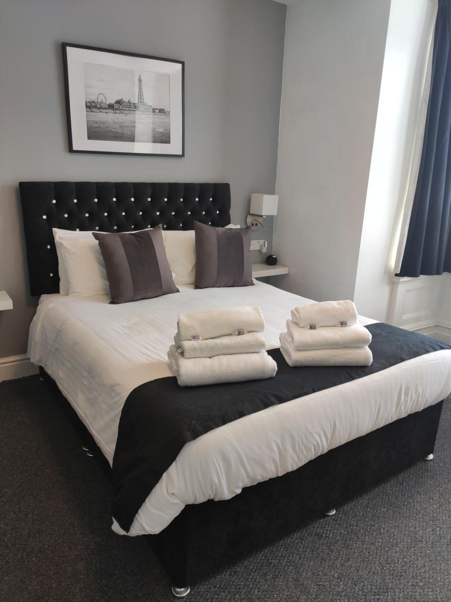 Q - Accommodation Blackpool Exterior photo