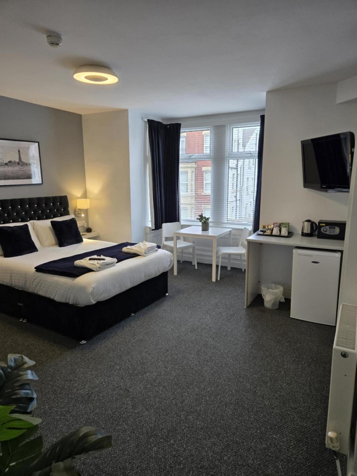 Q - Accommodation Blackpool Exterior photo