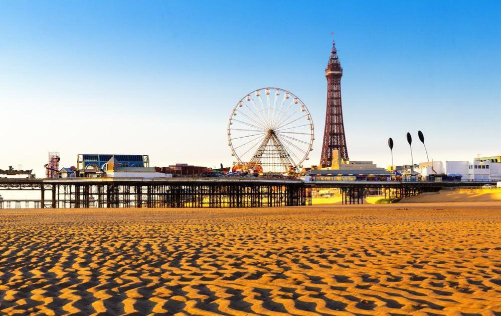 Q - Accommodation Blackpool Exterior photo